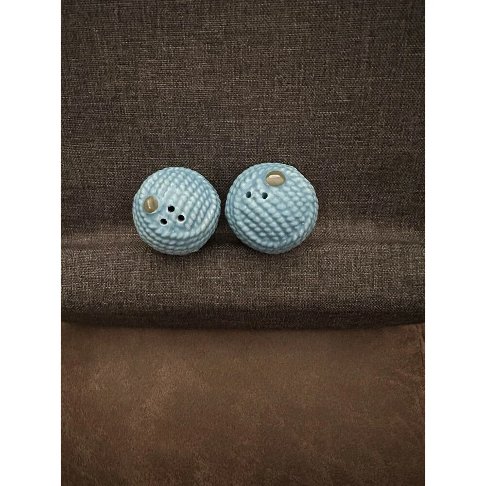 NWOT Yarn Shaped Ceramic Glazed Salt and Pepper Shaker Set